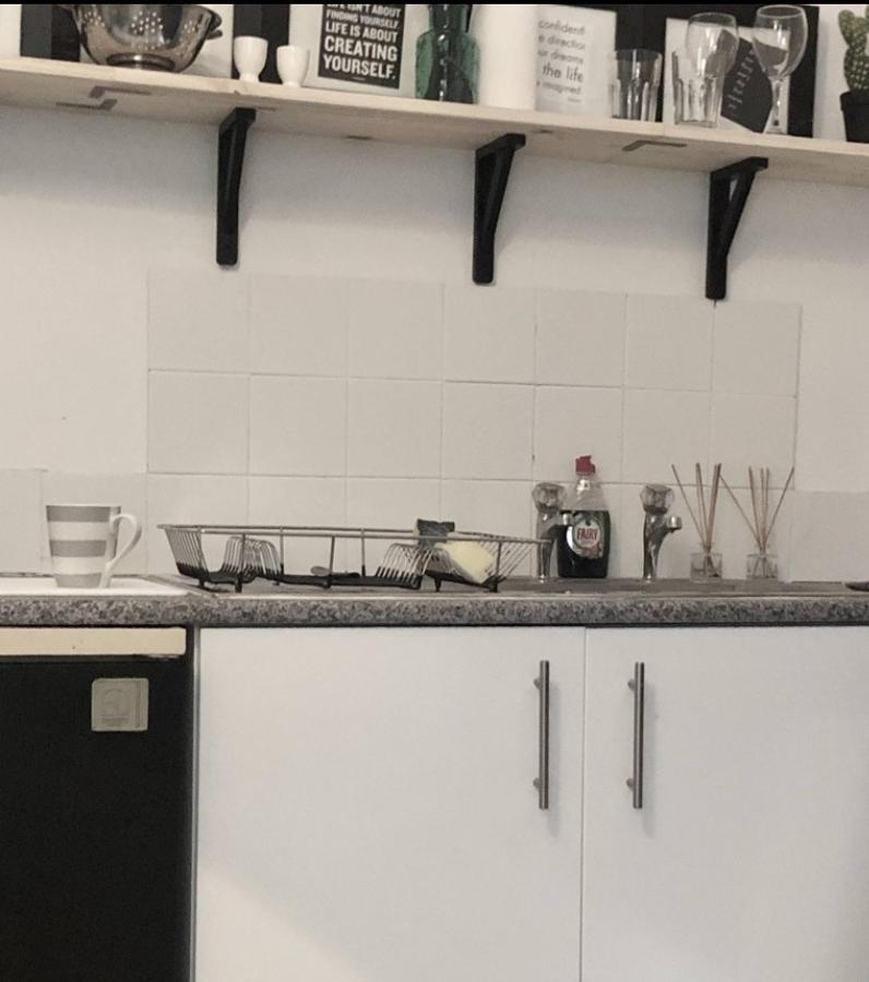1 Richmond Tce, Flat 2 Apartment *